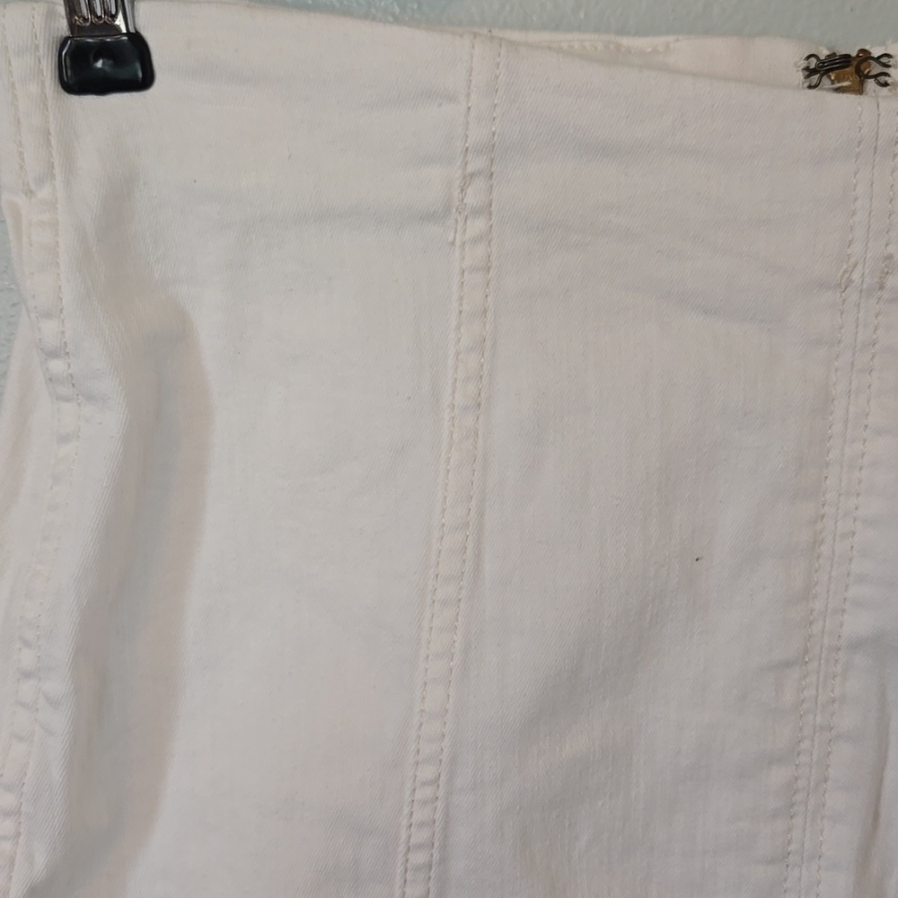 FREE PEOPLE Denim Mini Skirt Modern Femme in White Size 10 - Picture 7 of 7